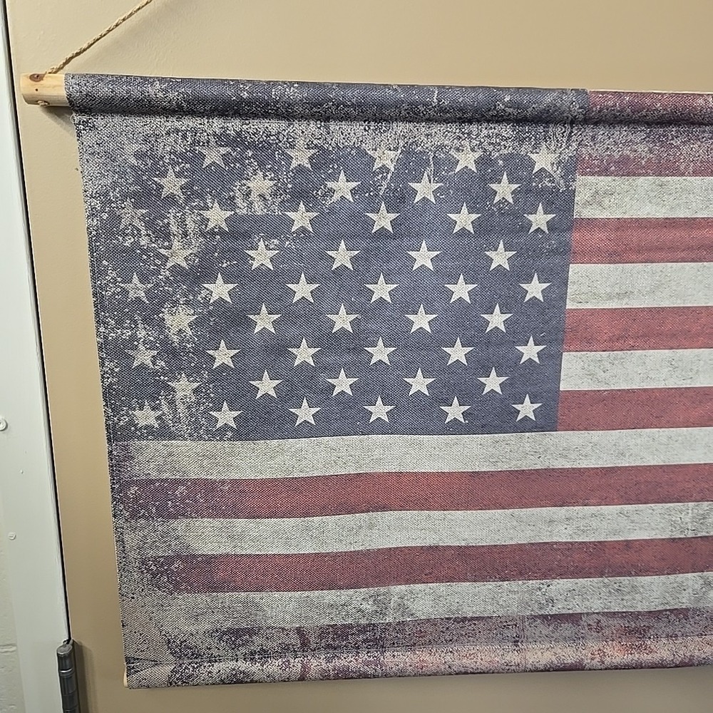24in x 37in Horizontally Mounted Americana US Banner Flag - Picture 2 of 3